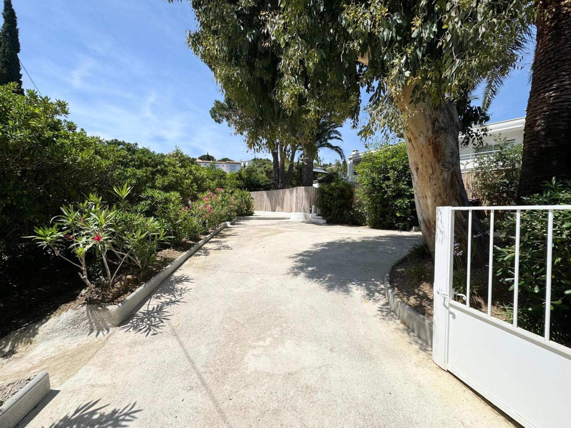 Appartement 1Ch Avec Terrasse Et Jardinet A 400M De La Plage Cavalaire-sur-Mer Esterno foto